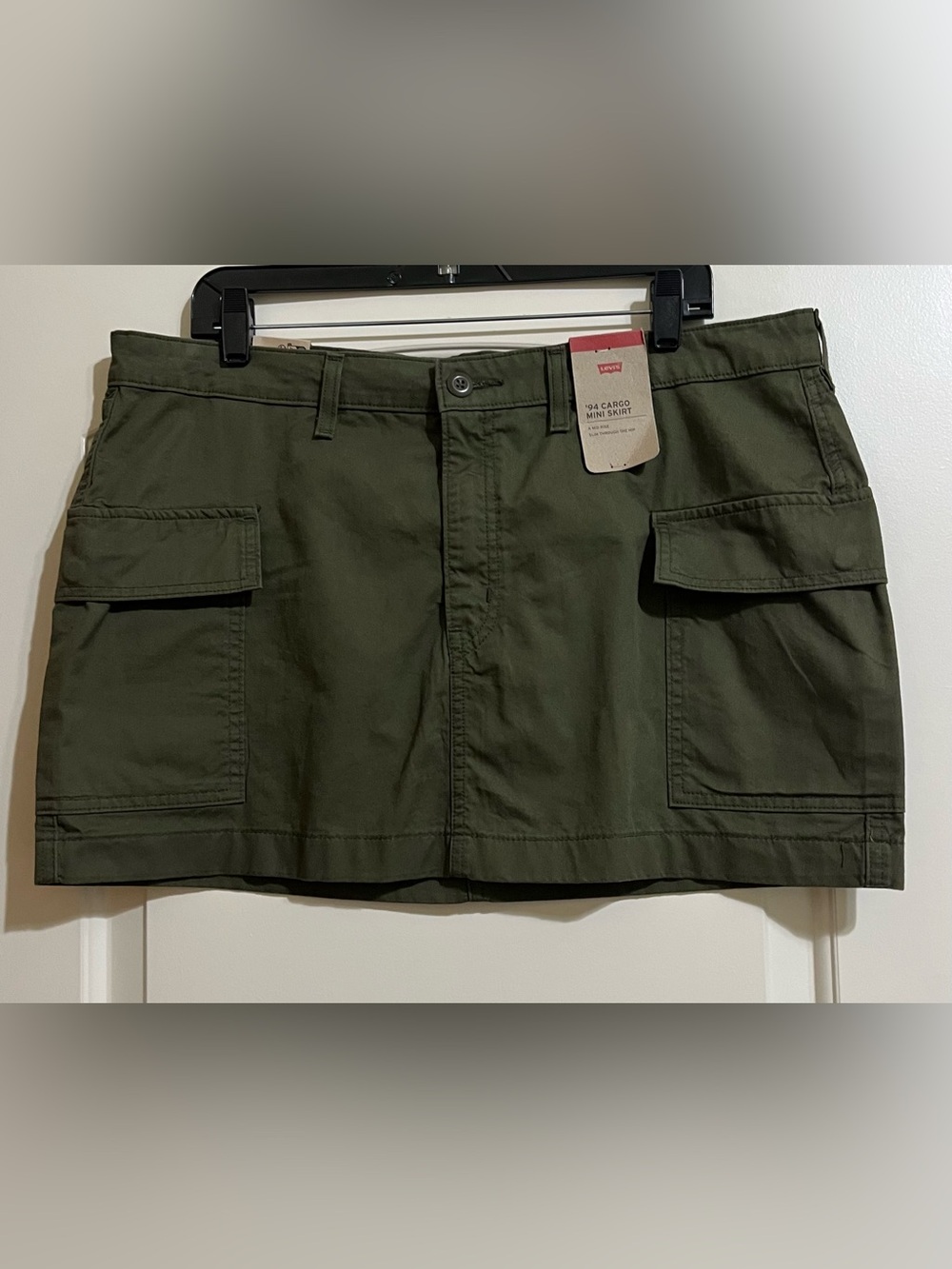 NWT Levi’s Olive Green Cargo Mini Skirt with Patch Pockets Size 16/18 (33)
